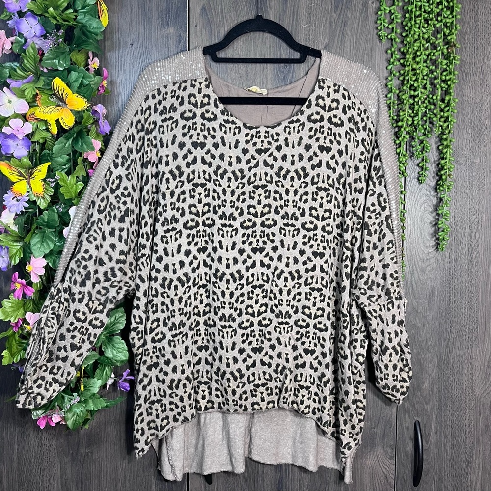₽💙2/$40💙M Made In Italy Leopard Print Sequin Detail Batwing Sleeve Sweater M